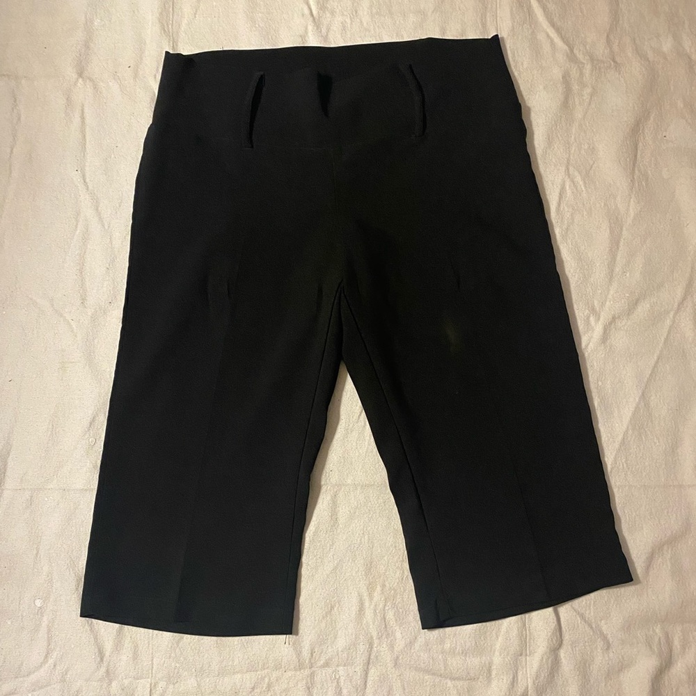 Black capris